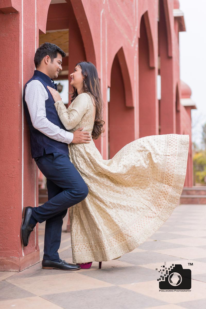 18 Casual Pre Wedding Shoot Dresses Paling Baru 